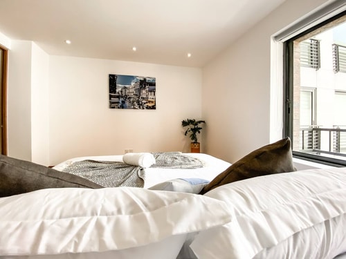 VH | FLAT w/multiple beds 4BR + OPEN GYM +WIFI |99 21 Virtual Homes