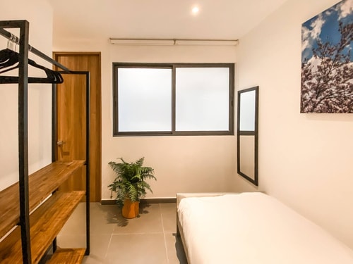 VH | FLAT w/multiple beds 4BR + OPEN GYM +WIFI |99 27 Virtual Homes