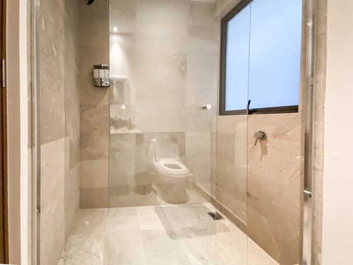 VH | FLAT w/multiple beds 4BR + OPEN GYM +WIFI |99 49 Virtual Homes