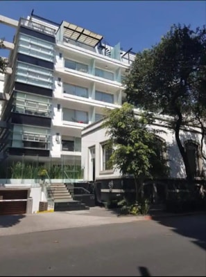 VH | Roma CDMX Apt | Gym & pool | 173 8 Virtual Homes