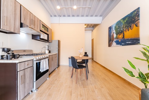 VH | Comfy Loft | washer + wifi | Roma Nte | 306 17 Virtual Homes