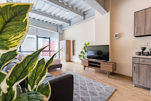 VH | Comfy Loft | washer + wifi | Roma Nte | 306 19 Virtual Homes