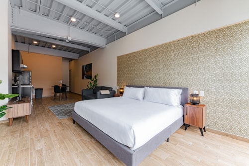 VH | Comfy Loft | washer + wifi | Roma Nte | 306 23 Virtual Homes