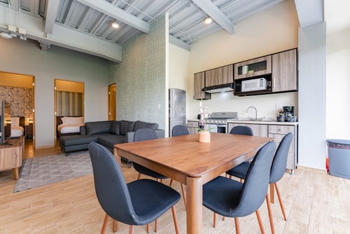 VH | Roma Nte | Stylish apt + Balcony & Gym | 299 0 Virtual Homes