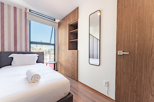 VH | Zona Doctores | balcón y parking | 32 29 Virtual Homes